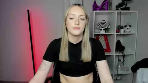 Snapshot of evelynblond chatting on March 2, 2026, 7:21 pm evelynblond online show from March 2, 2026, 7:21 pm
