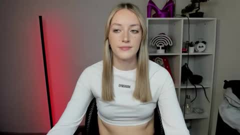 Snapshot of evelynblond chatting on March 5, 2026, 1:51 pm evelynblond online show from March 5, 2026, 1:51 pm