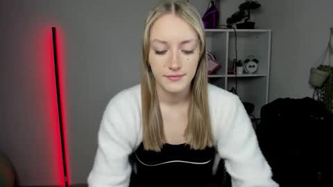 evelynblond online show from March 16, 2026, 6:28 am