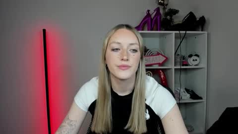 evelynblond online show from April 21, 2026, 12:22 pm