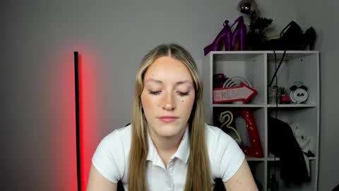 evelynblond online show from April 23, 2026, 12:29 pm