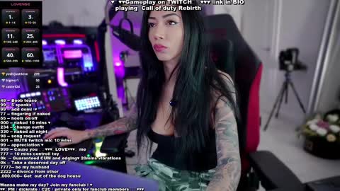 Evelyne online show from February 22, 2025, 9:59 pm