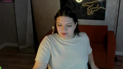 Snapshot of evelyne_loo chatting on April 27, 2026, 1:14 am Evelyne Loo online show from April 27, 2026, 1:14 am