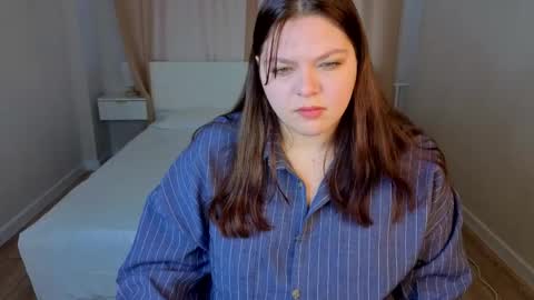 Snapshot of evelyne_loo chatting on May 7, 2026, 1:00 am Evelyne Loo online show from May 7, 2026, 1:00 am