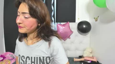 Evelyne online show from March 19, 2026, 2:59 am