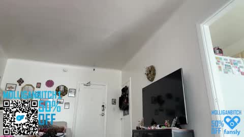 Evelyn online show from February 5, 2026, 9:30 pm