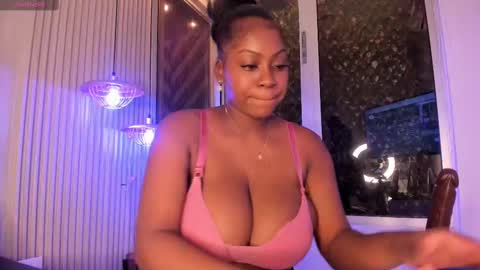 EvelynZoee online show from October 8, 2025, 4:21 am