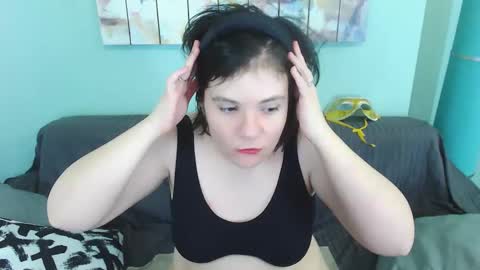 Everly online show from February 18, 2025, 1:33 pm