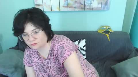 Everly online show from February 20, 2025, 10:37 am