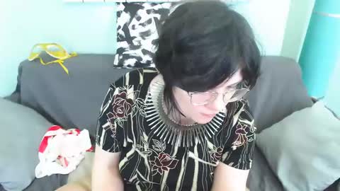 Everly online show from March 6, 2025, 10:52 am