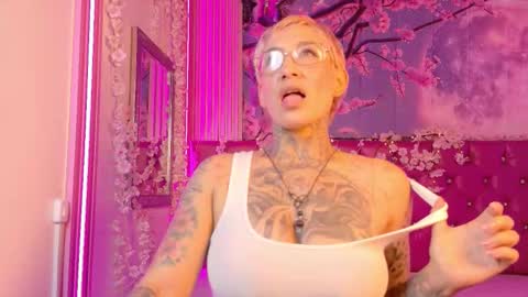 everlyn_sexx online show from February 28, 2026, 6:09 pm