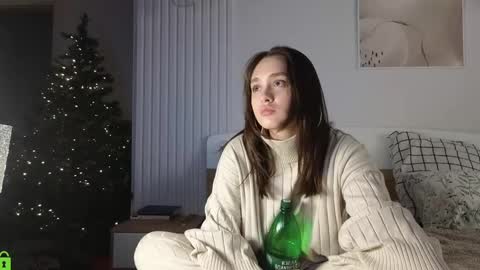 evi_woow online show from December 9, 2024, 6:57 pm