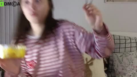 evi_woow online show from January 3, 2025, 7:07 pm