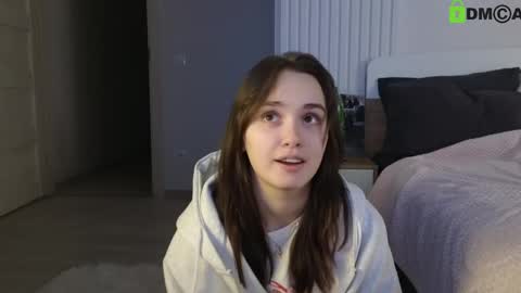 evi_woow online show from February 12, 2025, 9:43 pm