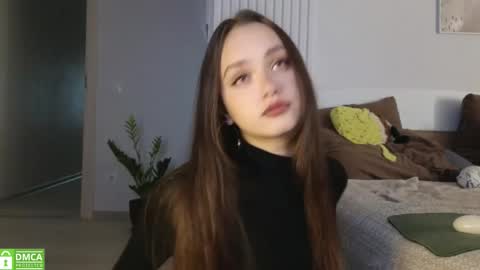 evi_woow online show from October 13, 2025, 7:03 pm
