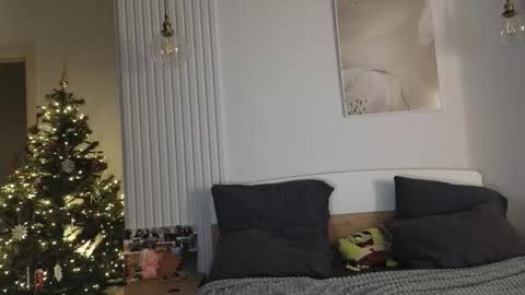 evi_woow online show from December 13, 2025, 9:20 pm