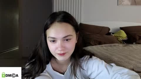 evi_woow online show from March 5, 2026, 4:08 am
