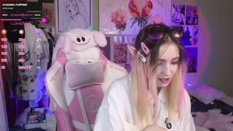 Evie online show from February 19, 2025, 1:18 am