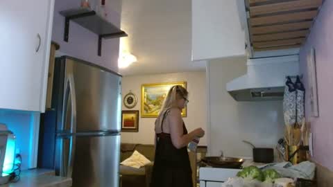 Snapshot of evieeashee chatting on August 4, 2026, 12:58 am evieeashee online show from August 4, 2026, 12:58 am
