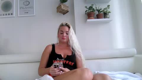 Badblondebunny online show from October 3, 2025, 9:01 pm
