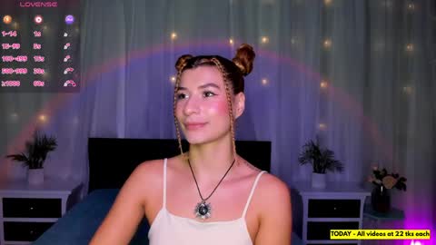 Snapshot of evoletbee chatting on May 8, 2026, 1:05 pm Evolet online show from May 8, 2026, 1:05 pm