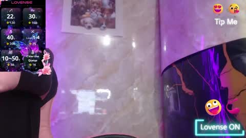 Snapshot of evonilatina chatting on June 9, 2026, 10:10 pm evonilatina online show from June 9, 2026, 10:10 pm