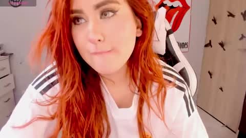 evva_foxxy online show from December 15, 2024, 8:04 pm