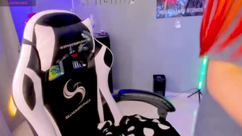 evva_foxxy online show from February 10, 2025, 12:39 pm