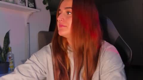 EVY online show from February 12, 2026, 11:33 pm