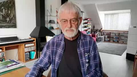 Snapshot of ewaldwillems99 chatting on June 4, 2026, 1:17 pm Naaktloper online show from June 4, 2026, 1:17 pm