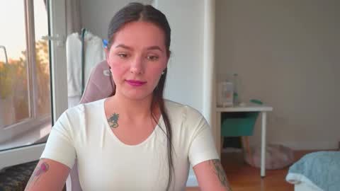 ewelynscott online show from November 5, 2025, 7:08 am