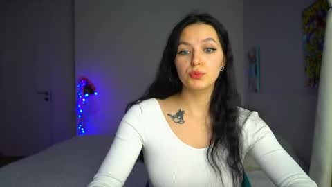 ewelynscott online show from December 15, 2025, 1:48 pm