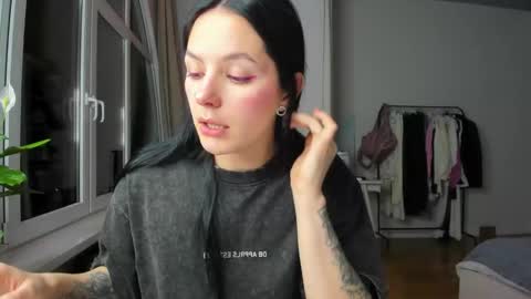 ewelynscott online show from February 3, 2026, 9:31 pm