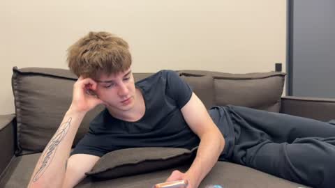 exclusiveflexboy online show from June 19, 2026, 10:35 pm