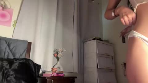 Angela online show from November 28, 2025, 4:04 am