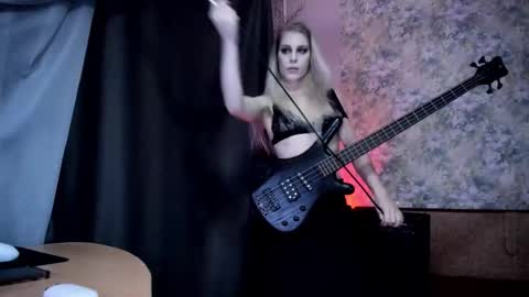 Snapshot of exorty chatting on September 8, 2025, 9:36 pm my real name is Irene but Exo is oke too online show from September 8, 2025, 9:36 pm