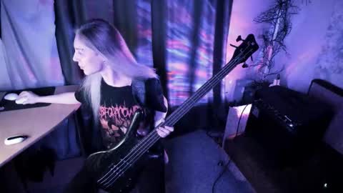 Snapshot of exorty chatting on September 20, 2025, 9:16 pm my real name is Irene but Exo is oke too online show from September 20, 2025, 9:16 pm