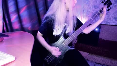 Snapshot of exorty chatting on October 20, 2025, 9:15 pm my real name is Irene but Exo is oke too online show from October 20, 2025, 9:15 pm