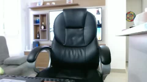 Snapshot of exotic_dude chatting on December 2, 2024, 10:34 pm camilo online show from December 2, 2024, 10:34 pm