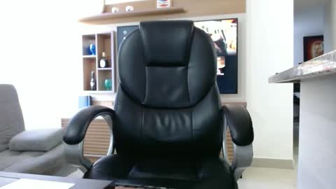 Snapshot of exotic_dude chatting on January 14, 2025, 10:23 pm camilo online show from January 14, 2025, 10:23 pm