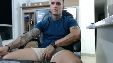 Snapshot of exotic_dude chatting on January 31, 2025, 5:30 am camilo online show from January 31, 2025, 5:30 am