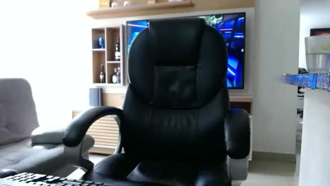 Snapshot of exotic_dude chatting on December 15, 2025, 4:55 pm camilo online show from December 15, 2025, 4:55 pm