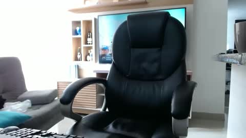 Snapshot of exotic_dude chatting on January 9, 2026, 1:25 pm camilo online show from January 9, 2026, 1:25 pm