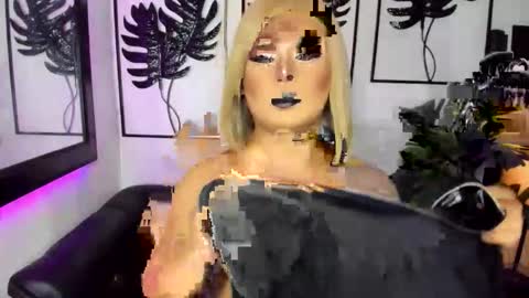 Snapshot of exotic_lindsay chatting on June 2, 2026, 5:15 pm Lindsay online show from June 2, 2026, 5:15 pm