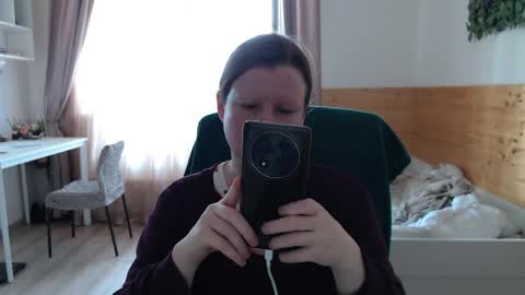 Crystal online show from April 16, 2026, 11:11 am