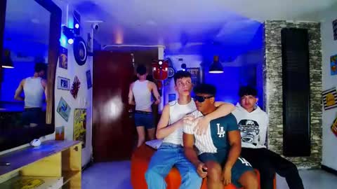 extrangers online show from January 5, 2025, 12:10 pm