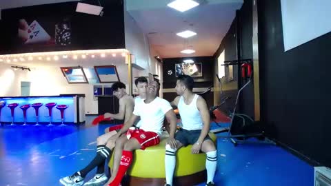 extrangers online show from February 14, 2025, 12:03 pm