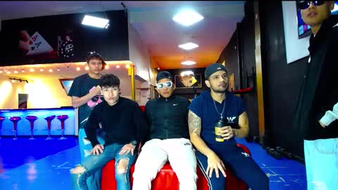 extrangers online show from September 30, 2025, 11:04 am