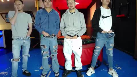 extrangers online show from November 4, 2025, 1:10 pm