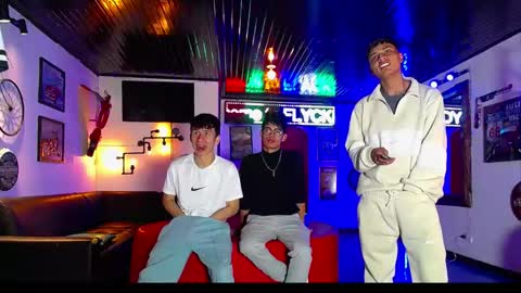 extrangers online show from March 20, 2026, 12:10 pm